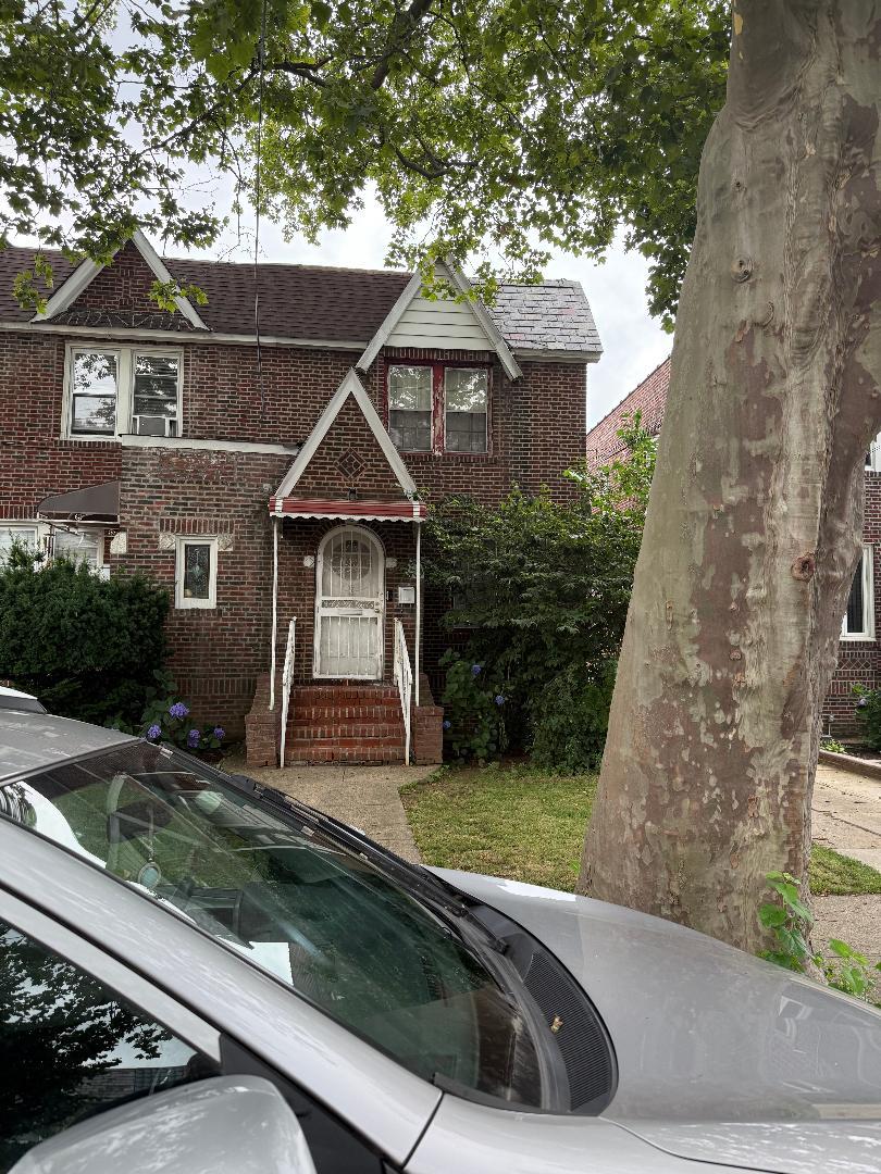 89-09 215th St, Queens Village, NY 11427 - photo 3