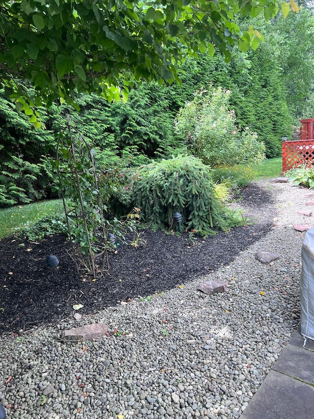9 Roselawn Rd, Highland Mills, NY 10930 - view of yard