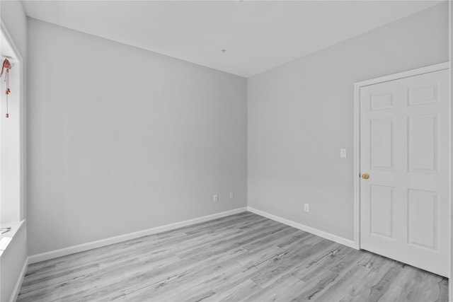 1410 Half Moon Bay Dr, Croton-On-Hudson, NY 10520 - unfurnished room featuring light wood-type flooring and baseboards