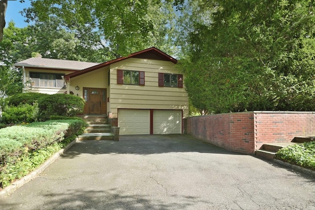 5 Radcliff Dr, Great Neck, NY 11024 - photo 1