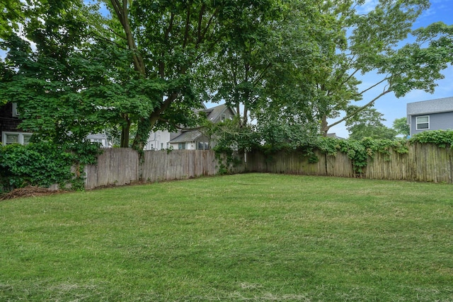 3 Auburn Ave, Bay Shore, NY 11706 - view of fenced backyard