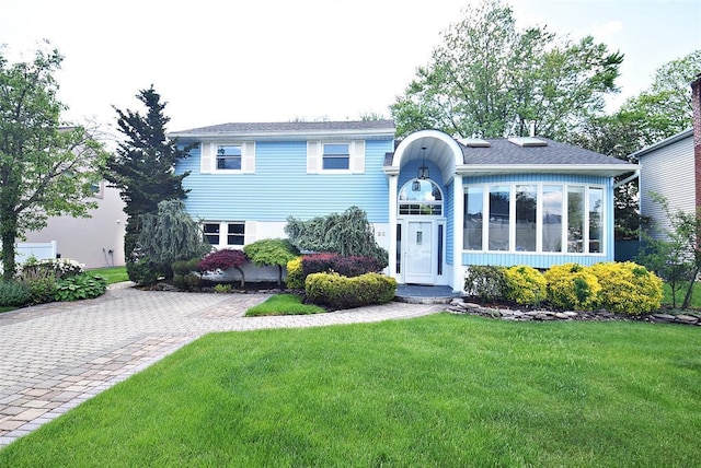 38 Loretta Dr, Syosset, NY 11791 - split level home featuring a front yard