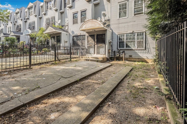 975 E 178th St, Bronx, NY 10460 - view of front facade with a residential view