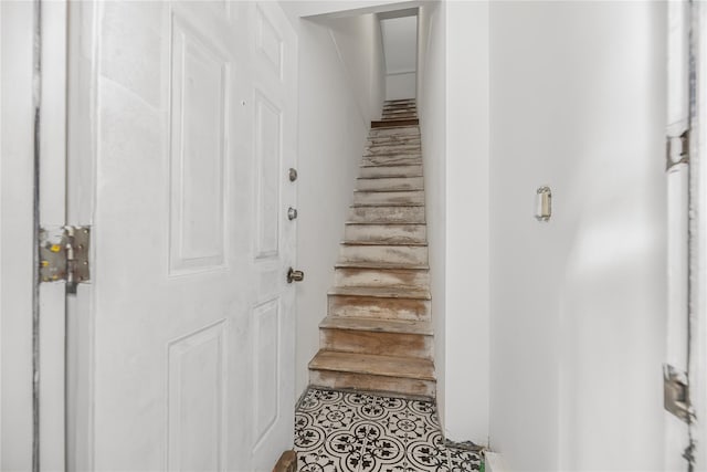 975 E 178th St, Bronx, NY 10460 - view of stairs