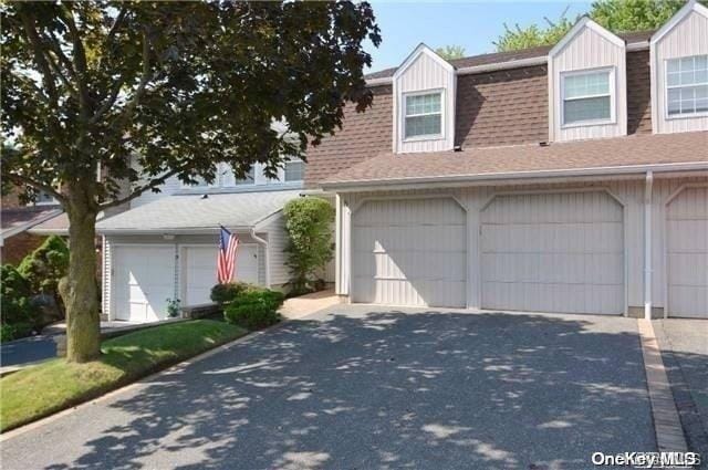 95 Woodlake Dr W Unit 95, Woodbury, NY 11797 - view of front facade featuring a shingled roof