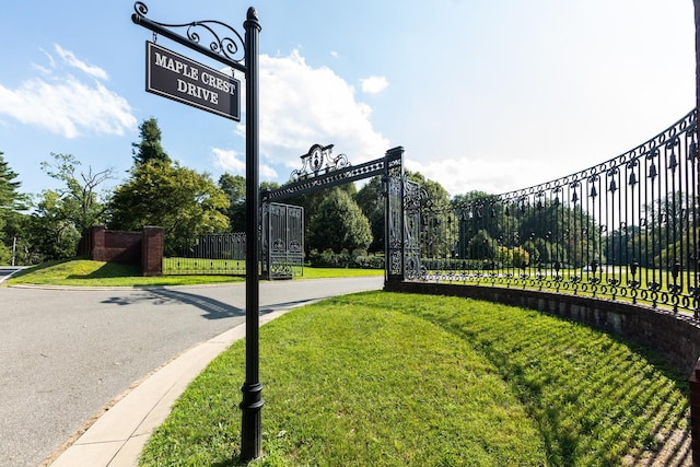 Maple Crest Dr, Old Westbury, NY 11568