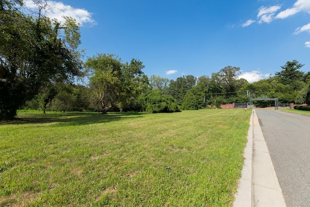 Maple Crest Dr, Old Westbury, NY 11568