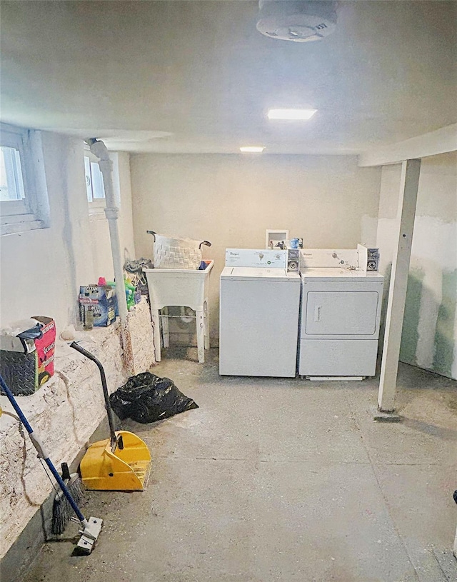 114 Park Ave, Mount Vernon, NY 10550 - laundry room featuring washing machine and clothes dryer