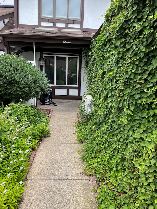 11 Amesworth Ct, Middle Island, NY 11953 - entrance to property featuring stucco siding