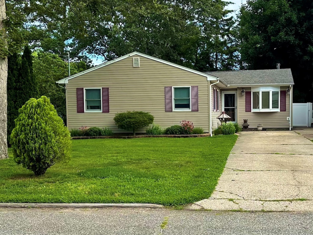 11 Applegate Dr, Mastic, NY 11950 - photo 1