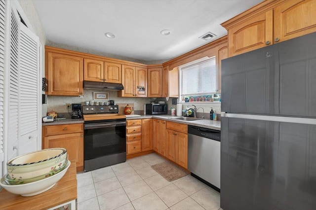 216UNITM Springmeadow Dr, Holbrook, NY 11741 - kitchen with stainless steel appliances, under cabinet range hood, light tile patterned flooring, and light countertops