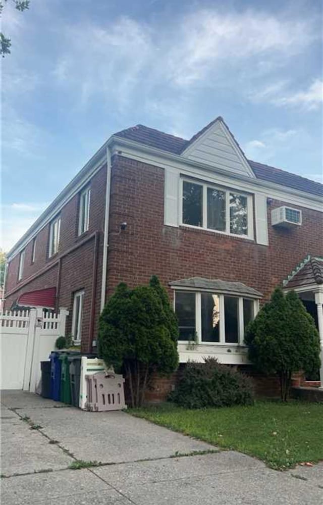 7363 198th St, Fresh Meadows, NY 11366 - photo 1