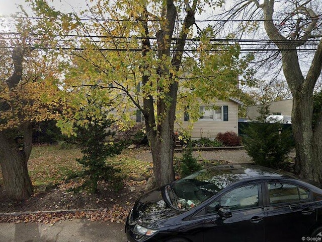145 S 15th St, Bay Shore, NY 11757 - view of yard