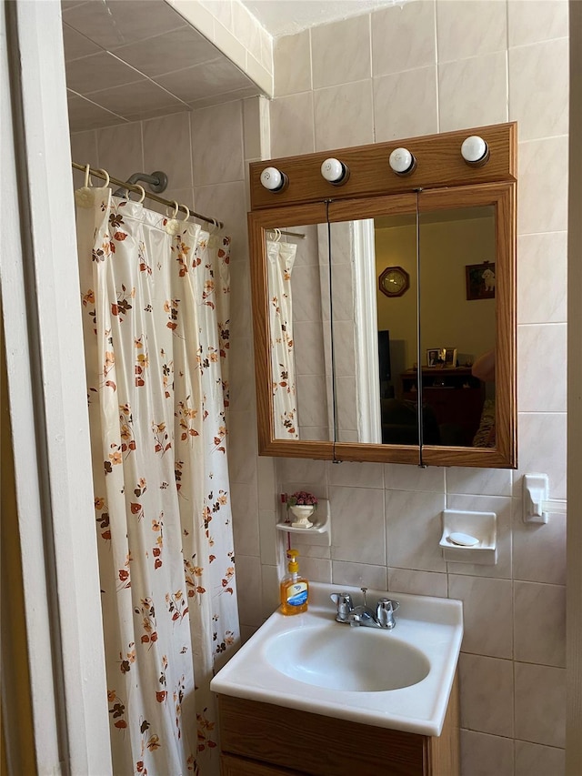 2896 Coddington Ave, Bronx, NY 10461 - bathroom featuring tile walls, vanity, curtained shower, and decorative backsplash