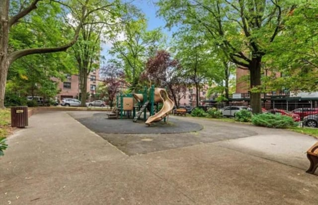 14018 Burden Cres Unit 410, Briarwood, NY 11435 - view of community play area