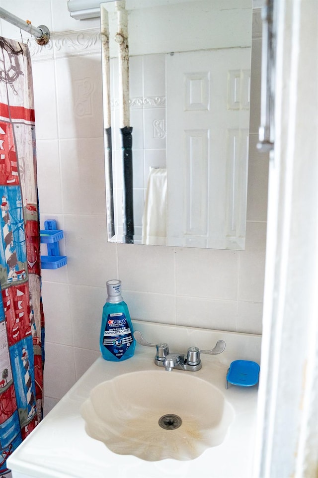 42-02 Layton St Unit 609, Elmhurst, NY 11373 - full bath featuring vanity and tile walls