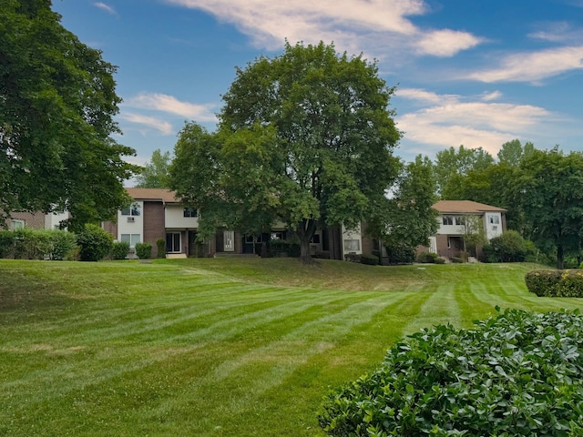 15 Blue Hill Commons, Orangeburg, NY 10962 - view of grassy yard