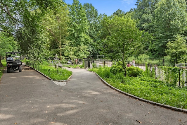 301 W 110th St Unit 2V, New York Manhattan, NY 10026 - surrounding community with driveway