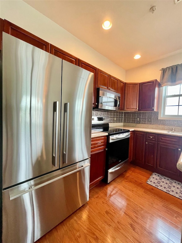 936 Tower Ridge Cir, Middletown, NY 10941 - kitchen featuring stainless steel appliances, light countertops, tasteful backsplash, light wood-type flooring, and recessed lighting