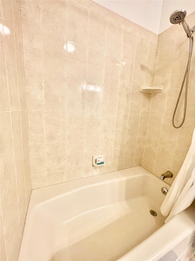 936 Tower Ridge Cir, Middletown, NY 10941 - full bathroom featuring shower / bath combo with shower curtain