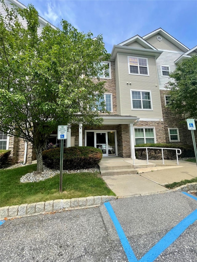 936 Tower Ridge Cir, Middletown, NY 10941 - view of front of house with stone siding