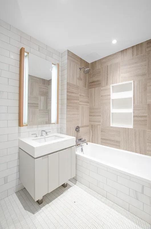 2218 Jackson Ave Unit 304, Long Island City, NY 11101 - photo 8
