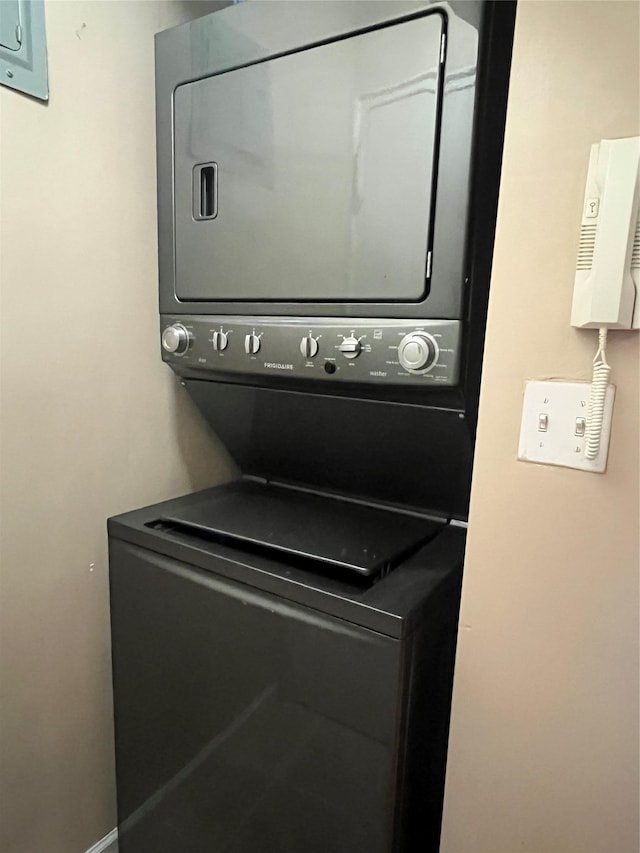 90-32 153rd Ave Unit 0029, Howard Beach, NY 11414 - laundry area with estacked washer and dryer