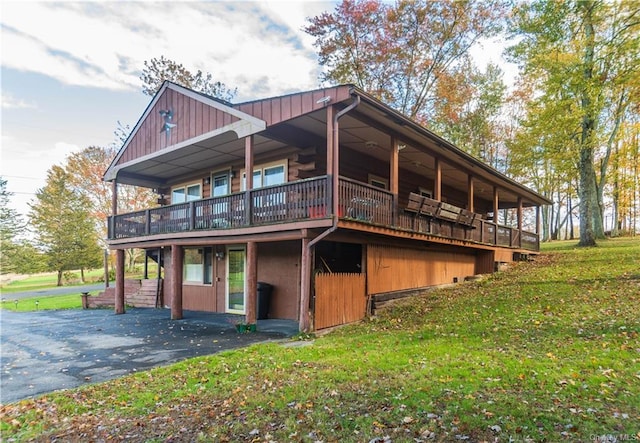 9 Low Rd, Wallkill, NY 12589 - rear view of house featuring a yard and a deck