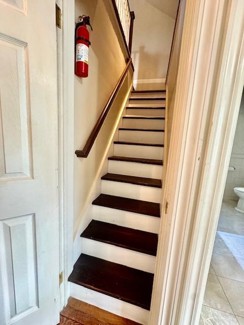 987 E Prospect St, Woodmere, NY 11598 - view of stairway