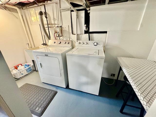 987 E Prospect St, Woodmere, NY 11598 - laundry room featuring washing machine and dryer