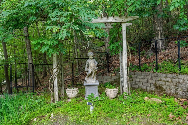 485 Harbor Rd, Cold Spring Harbor, NY 11724 - view of yard