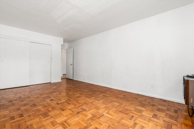 89-40 151st Ave Unit 1M, Howard Beach, NY 11414 - unfurnished bedroom featuring baseboards and a closet