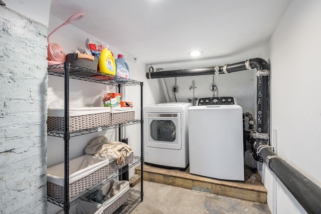 17E 128th St, New York Manhattan, NY 10035 - laundry area featuring washer and clothes dryer