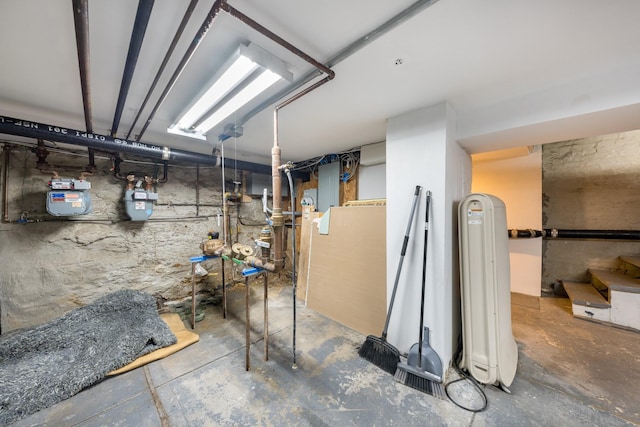 17E 128th St, New York Manhattan, NY 10035 - unfinished below grade area featuring gas meter