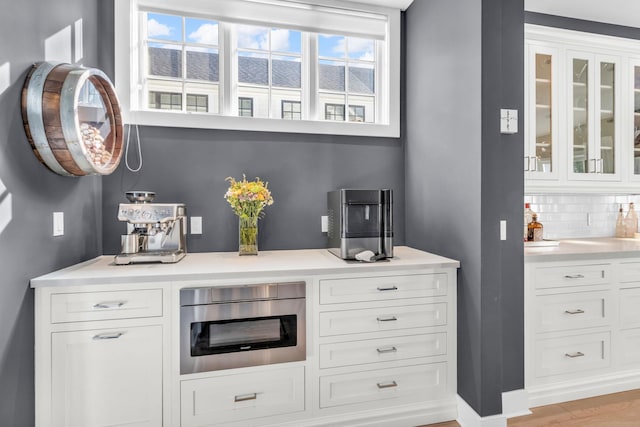 7 Honeysuckle Ln, Rye Brook, NY 10573 - bar area featuring decorative backsplash