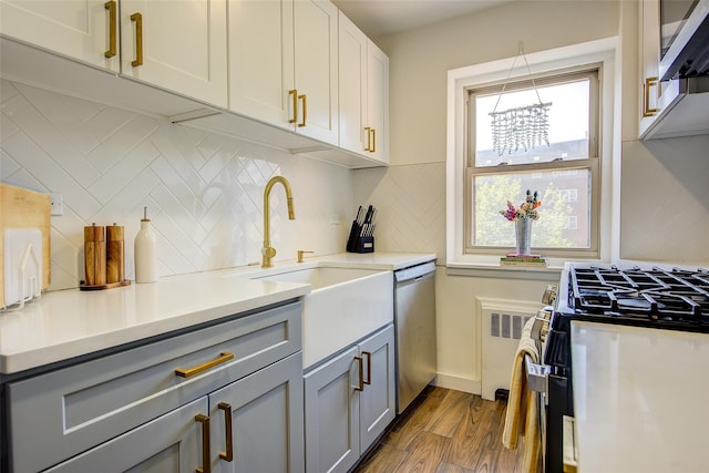 144-60 Gravett Rd Unit 4J, Kew Garden Hills, NY 11367 - kitchen featuring stainless steel appliances, gray cabinets, dark wood-style flooring, light countertops, and backsplash