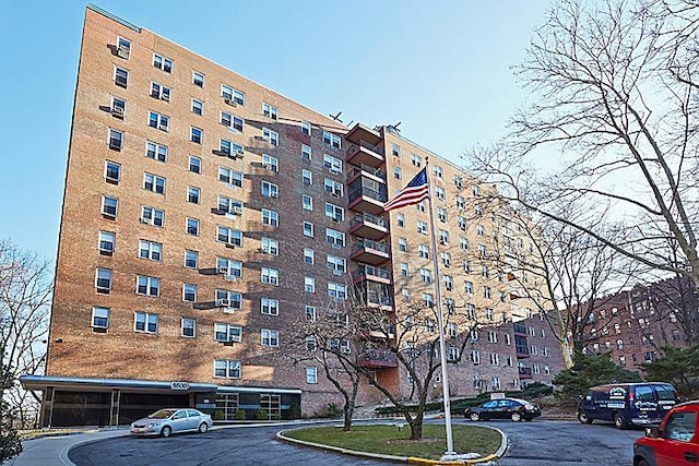 5500 Fieldston Rd Unit 5Cc, Bronx, NY 10471 - view of apartment building / complex with uncovered parking