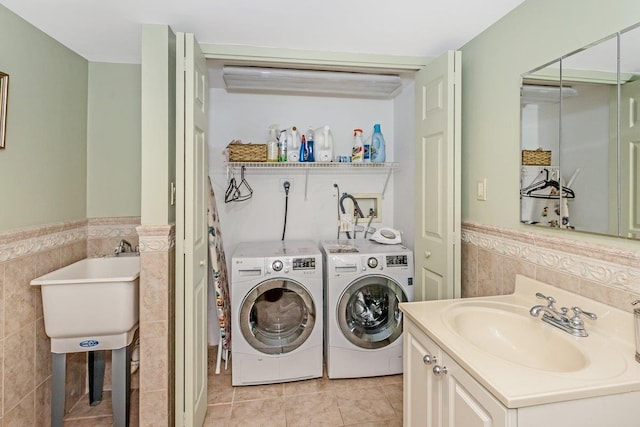 25 Reyam Rd, Lynbrook, NY 11563 - laundry room featuring washer and clothes dryer, wainscoting, tile walls, and light tile patterned floors