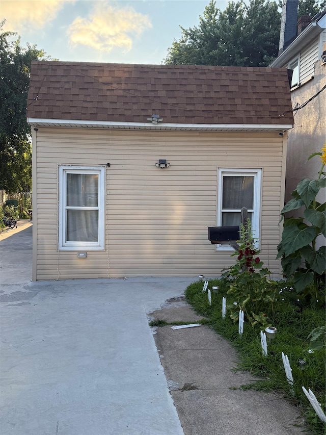 616 Port Richmond Ave, Staten Island, NY 10302 - view of side of home featuring roof with shingles