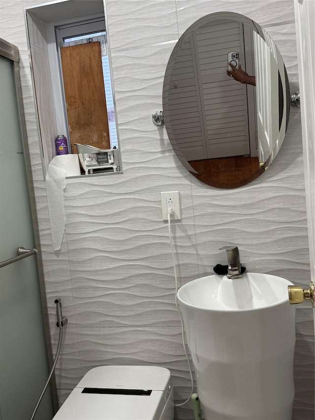 616 Port Richmond Ave, Staten Island, NY 10302 - bathroom featuring tile walls and a sink