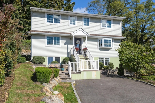 8 Lee Gray Ct, Glen Cove, NY 11542 - photo 2