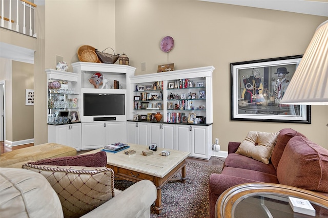 48 Fieldstone Ln, Oyster Bay, NY 11771 - living area featuring baseboards and a towering ceiling