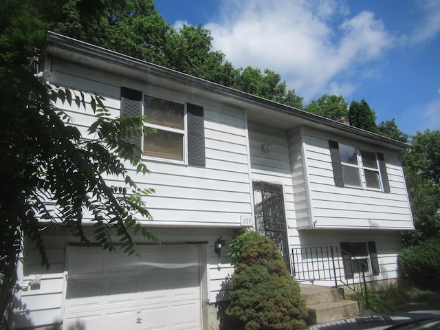 109 Indian Trl, Montgomery, NY 12543 - split foyer home featuring an attached garage