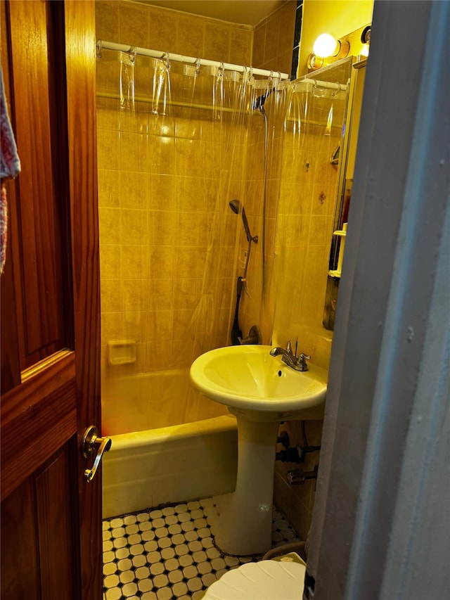 87-20 175th St Unit 6-J, Jamaica, NY 11432 - bathroom featuring tile patterned flooring and shower / tub combo