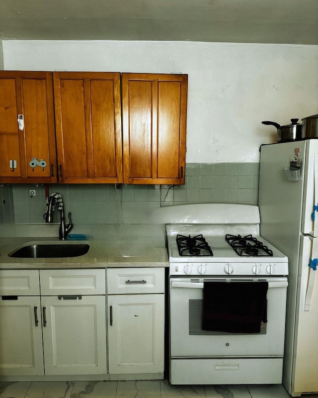 87-20 175th St Unit 6-J, Jamaica, NY 11432 - kitchen with white appliances, decorative backsplash, light countertops, and white cabinets