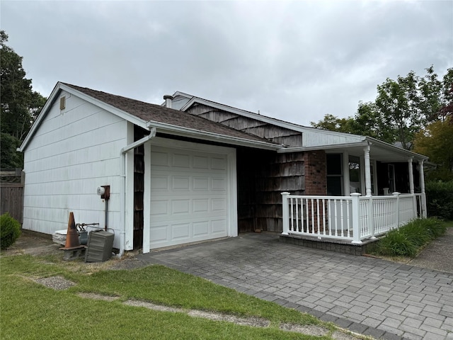 719 Greenbelt Pkwy W, Holbrook, NY 11741 - view of side of home featuring covered porch and roof with shingles