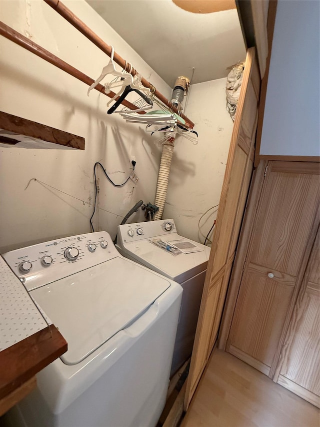 719 Greenbelt Pkwy W, Holbrook, NY 11741 - laundry area featuring independent washer and dryer and light wood finished floors