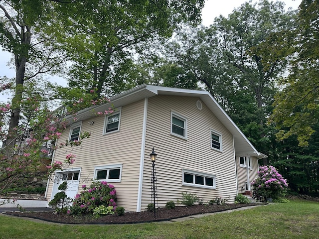 5 High St, Bedford Hills, NY 10507 - view of side of property with a yard