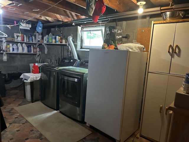 5 High St, Bedford Hills, NY 10507 - laundry room with washing machine and dryer