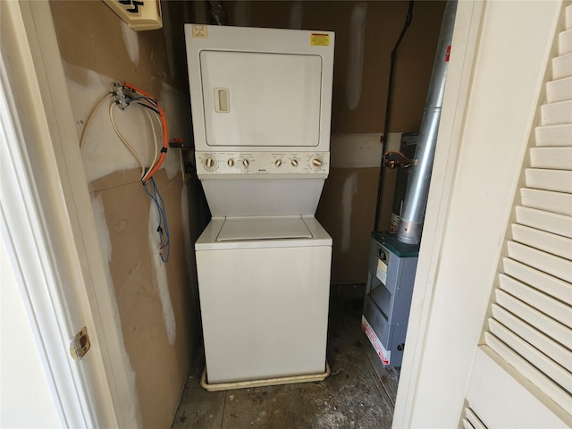 47 Pipetown Hill Radl, Nanuet, NY 10954 - laundry area with estacked washer and dryer